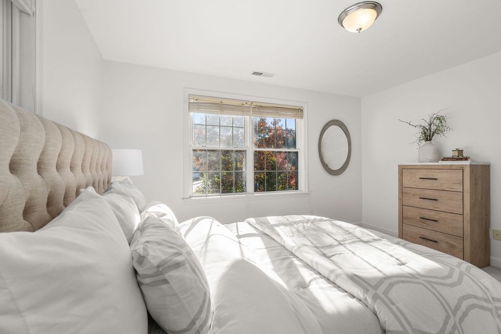 16 Brookbury Circle
