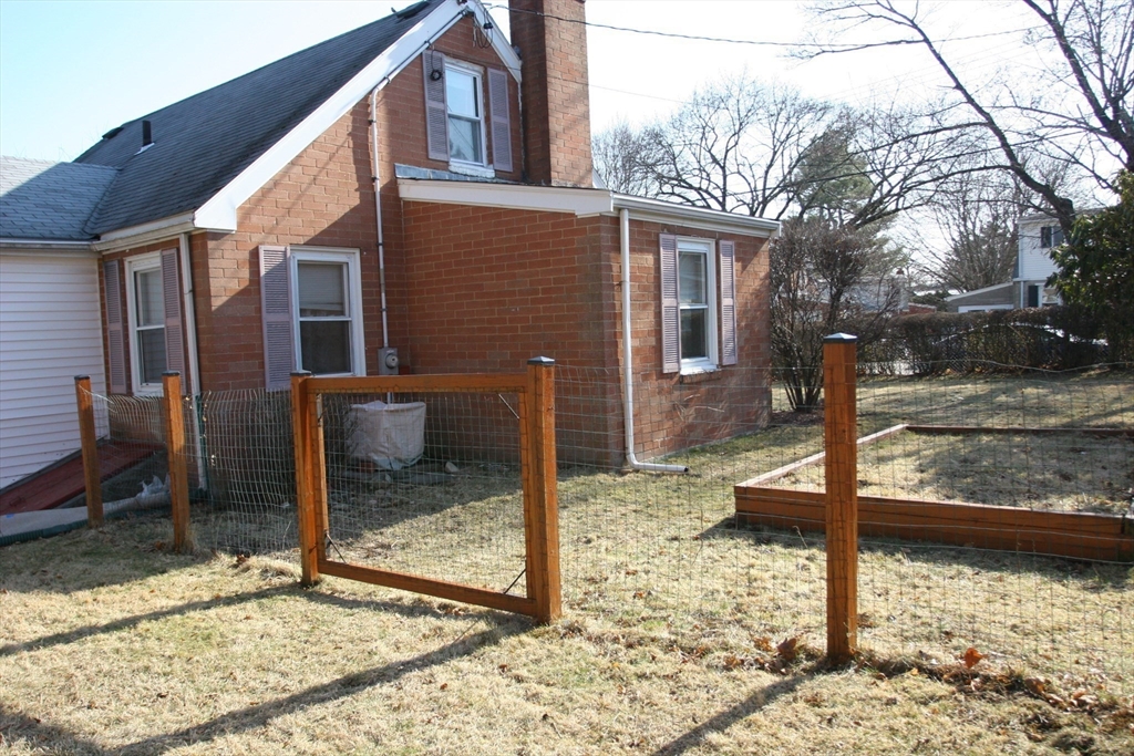 126 Russell Rd