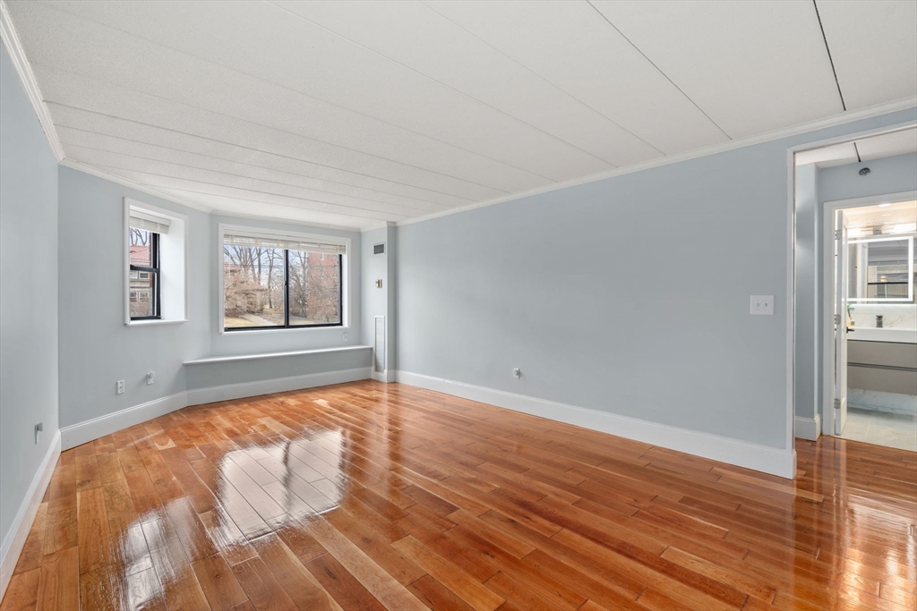 1933 Commonwealth Ave # 102