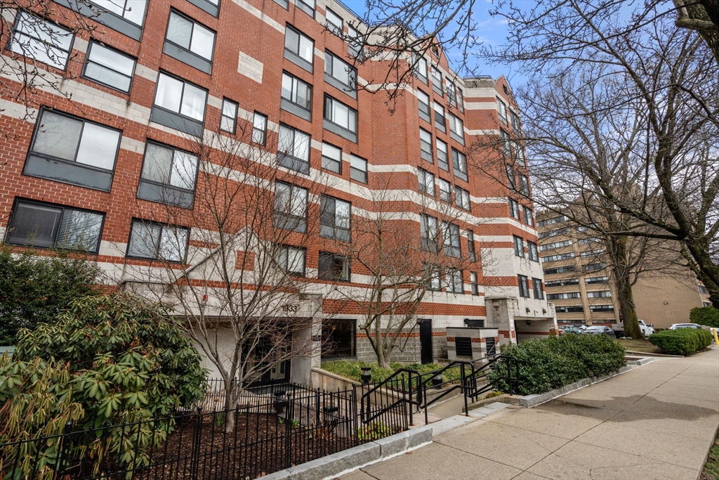 1933 Commonwealth Ave # 102
