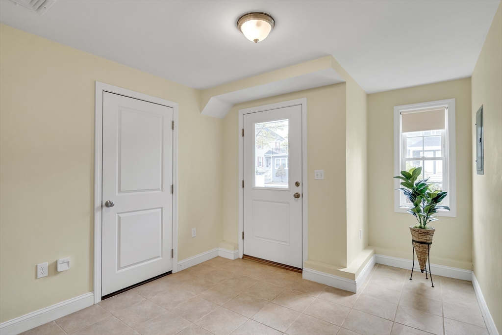 46 Wellington St # 2