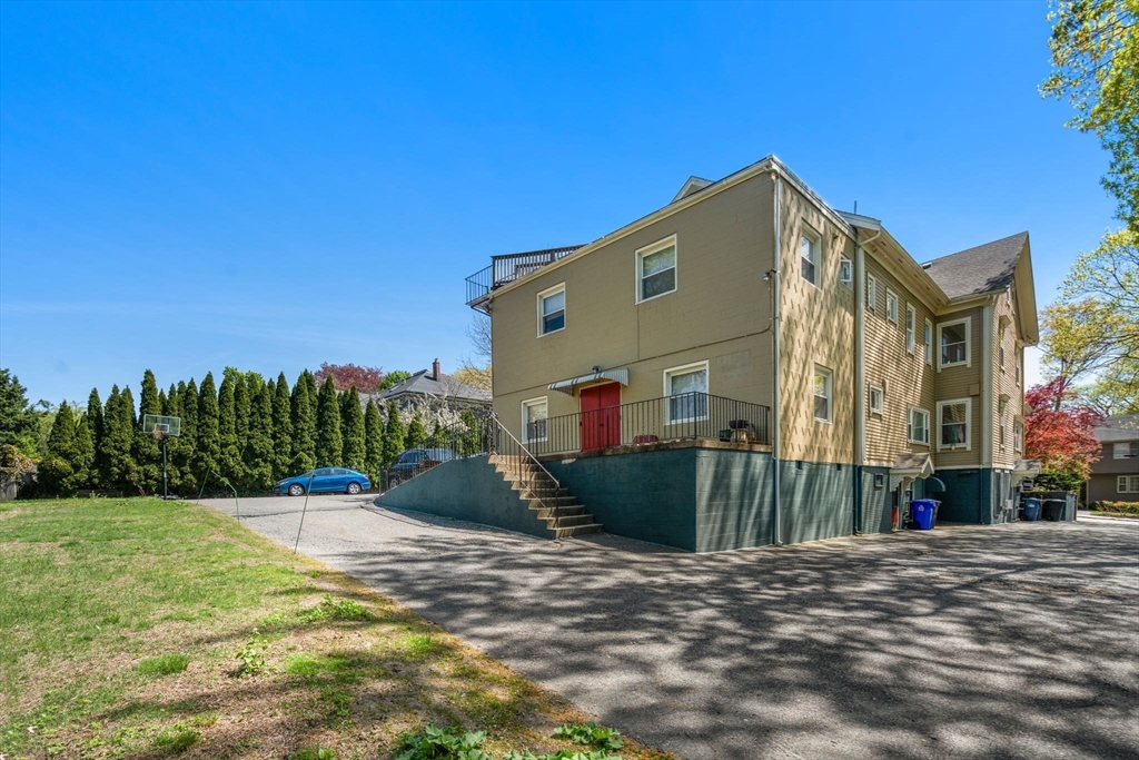 12-14 Harris Ave