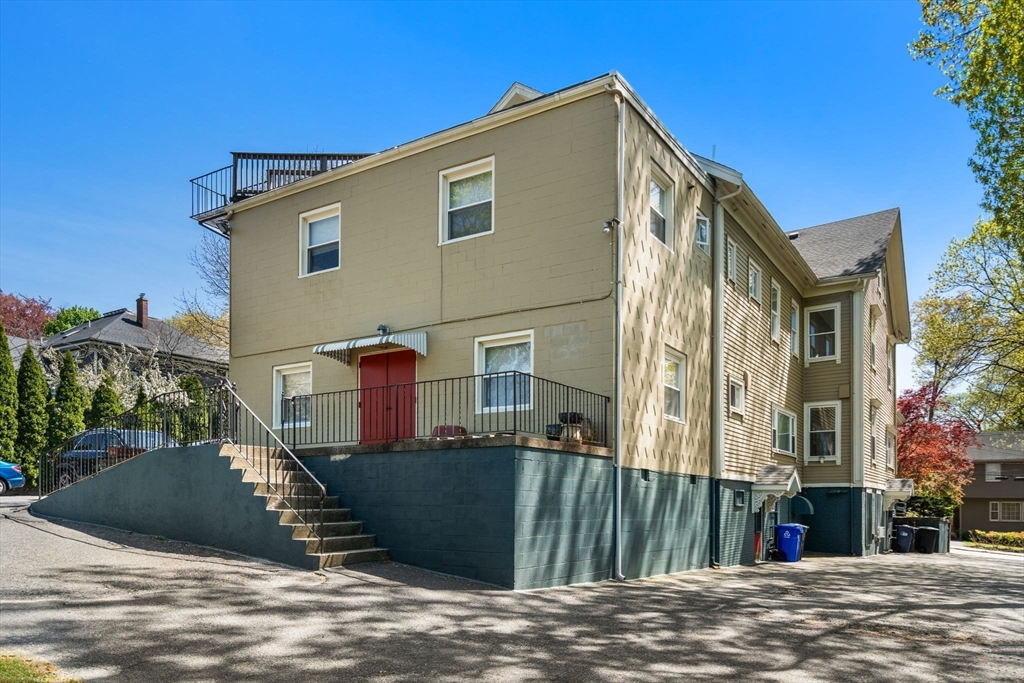 12-14 Harris Ave