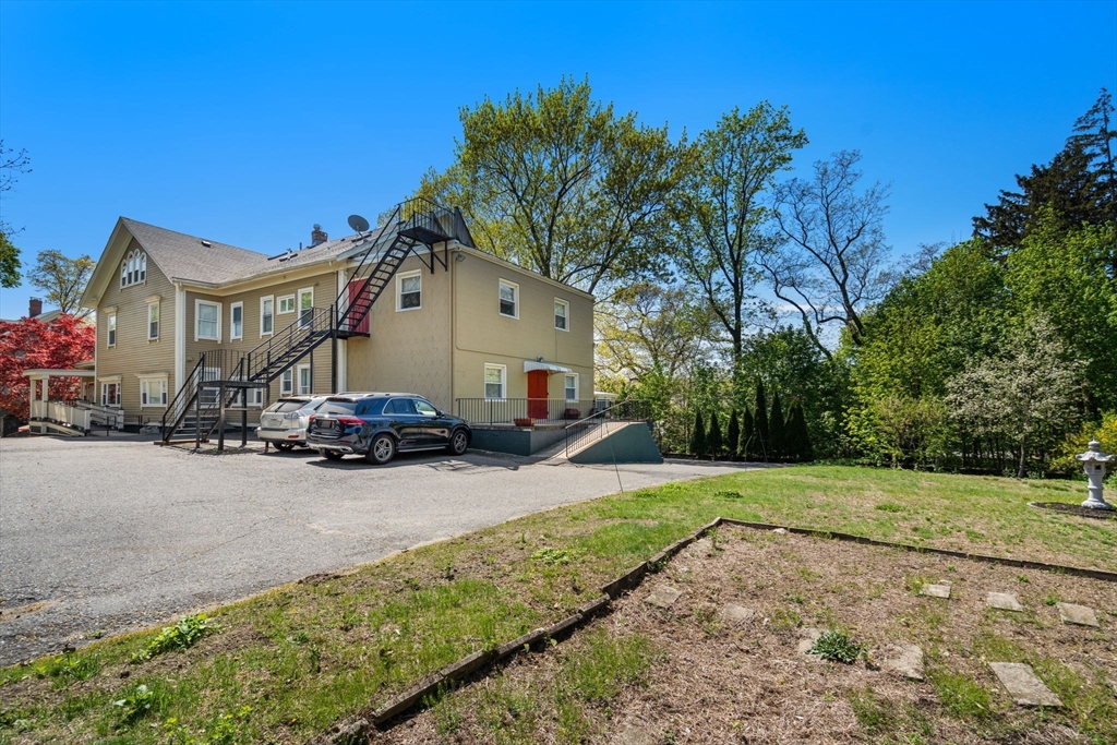 12-14 Harris Ave
