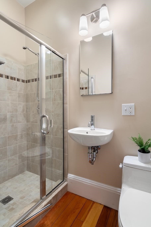 3 Woodstock Ave # 1