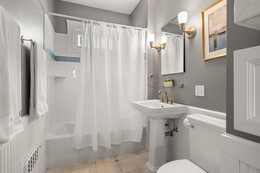 3 Woodstock Ave # 1