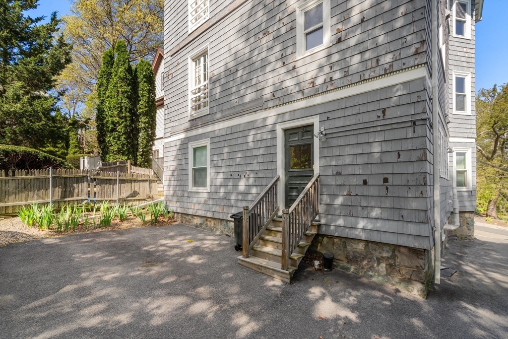 3 Woodstock Ave # 1