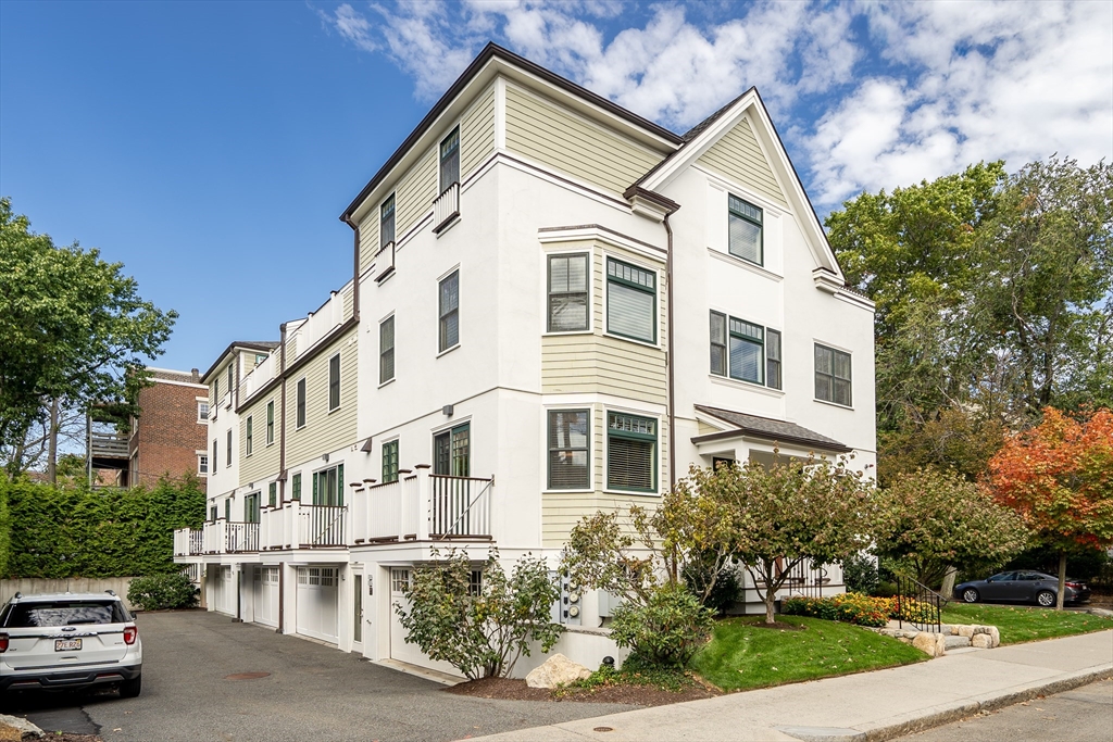 82 Green St # 82, Brookline Unit: 82