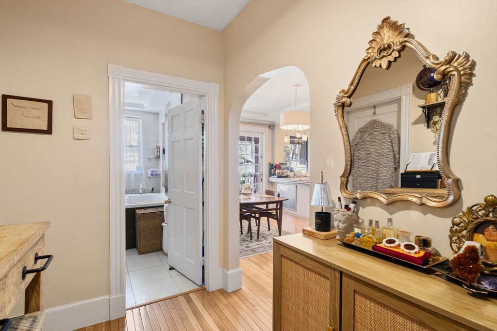 33 Westbourne Ter # 4