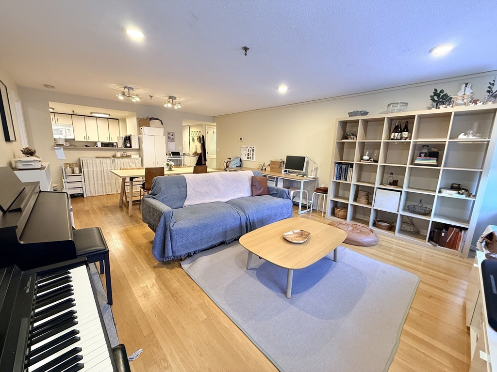 20 Webster St # 307