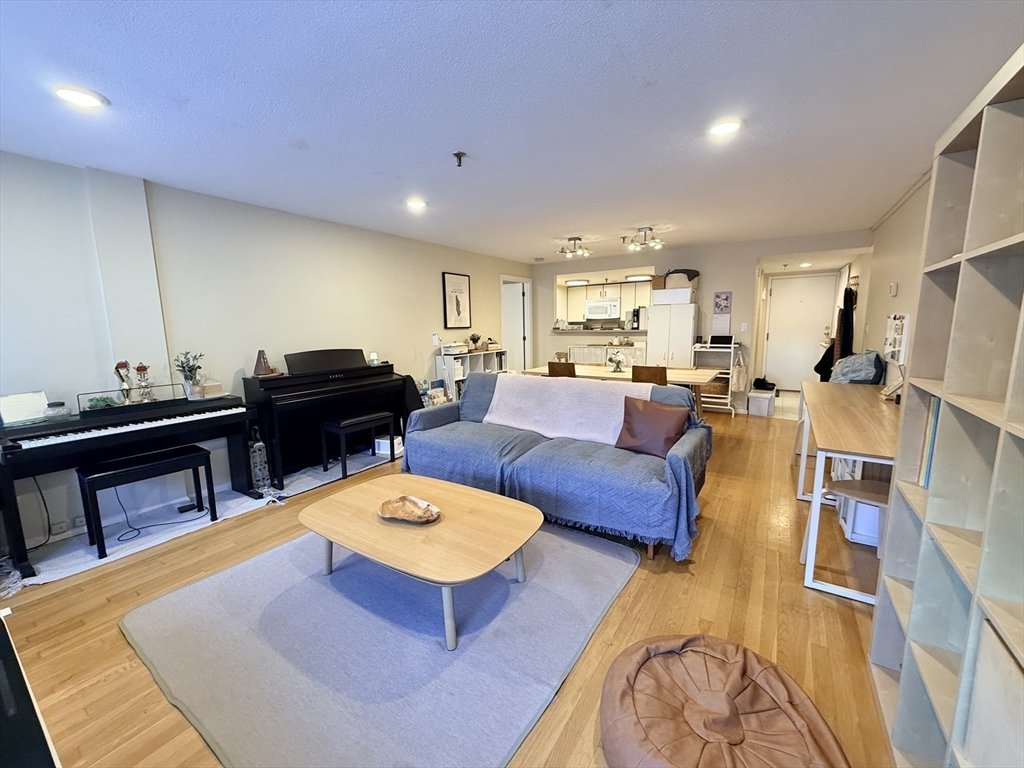 20 Webster St # 307
