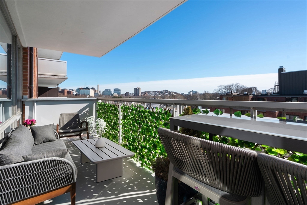 45 Longwood Ave # 712