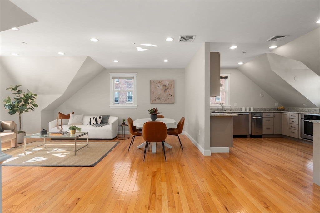 447 Washington St # 3