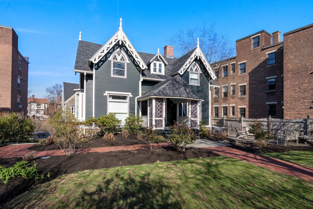 447 Washington St # 3