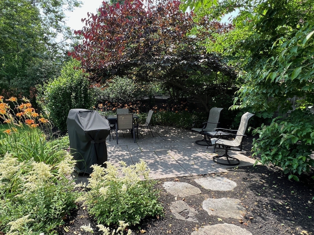 447 Washington St # 3