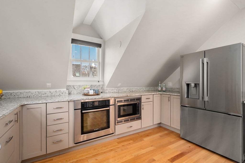 447 Washington St # 3