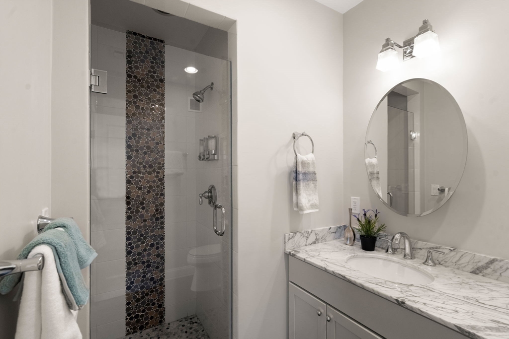 447 Washington St # 3