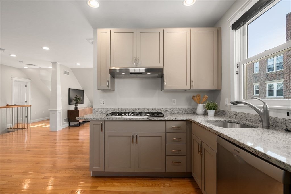 447 Washington St # 3