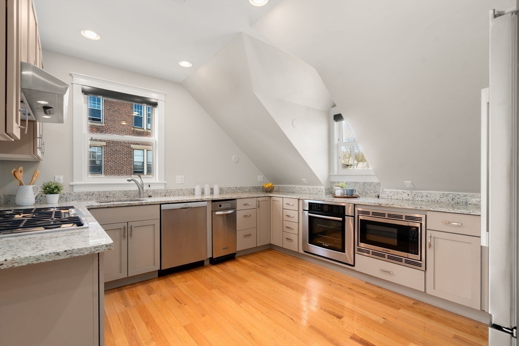 447 Washington St # 3