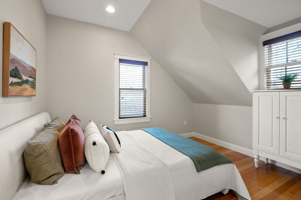 447 Washington St # 3