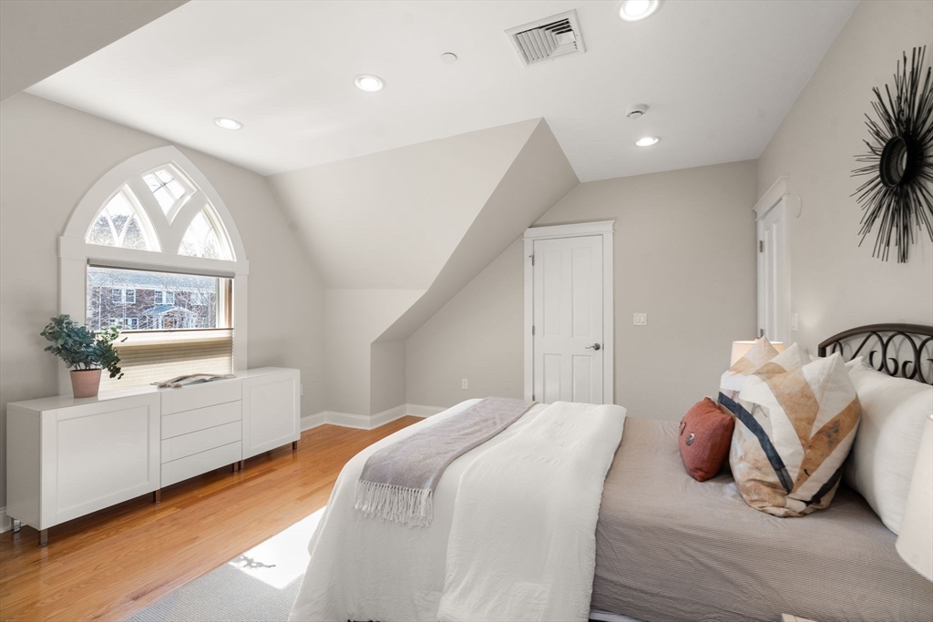 447 Washington St # 3