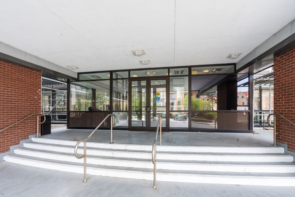 60 Longwood Ave # 602