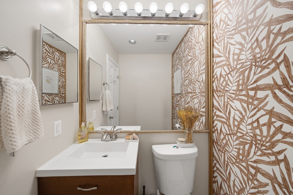 49 Breakwater Dr # 10 Unit: T-10