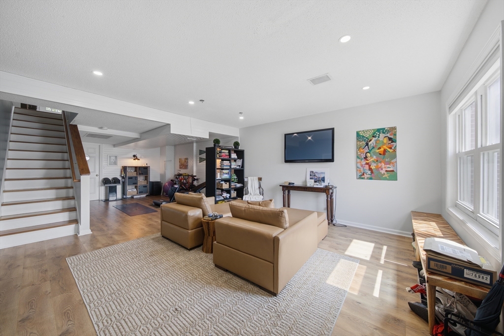 49 Breakwater Dr # 10 Unit: T-10