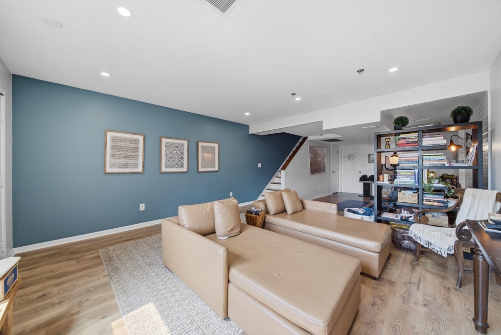 49 Breakwater Dr # 10 Unit: T-10