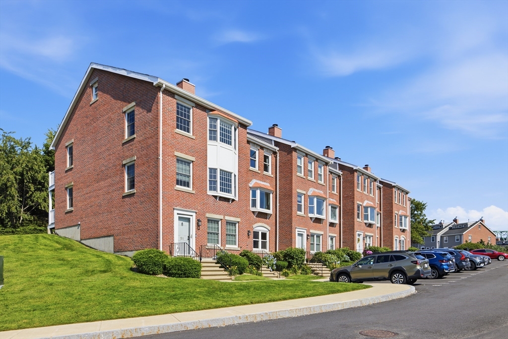 49 Breakwater Dr # 10 Unit: T-10