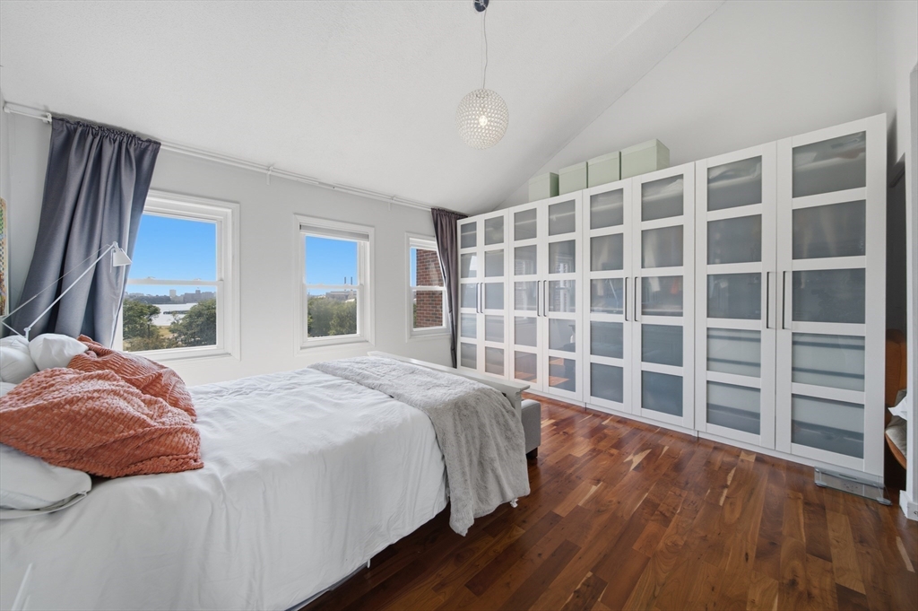 49 Breakwater Dr # 10 Unit: T-10