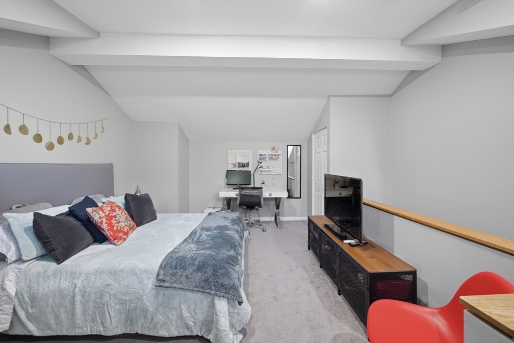 49 Breakwater Dr # 10 Unit: T-10