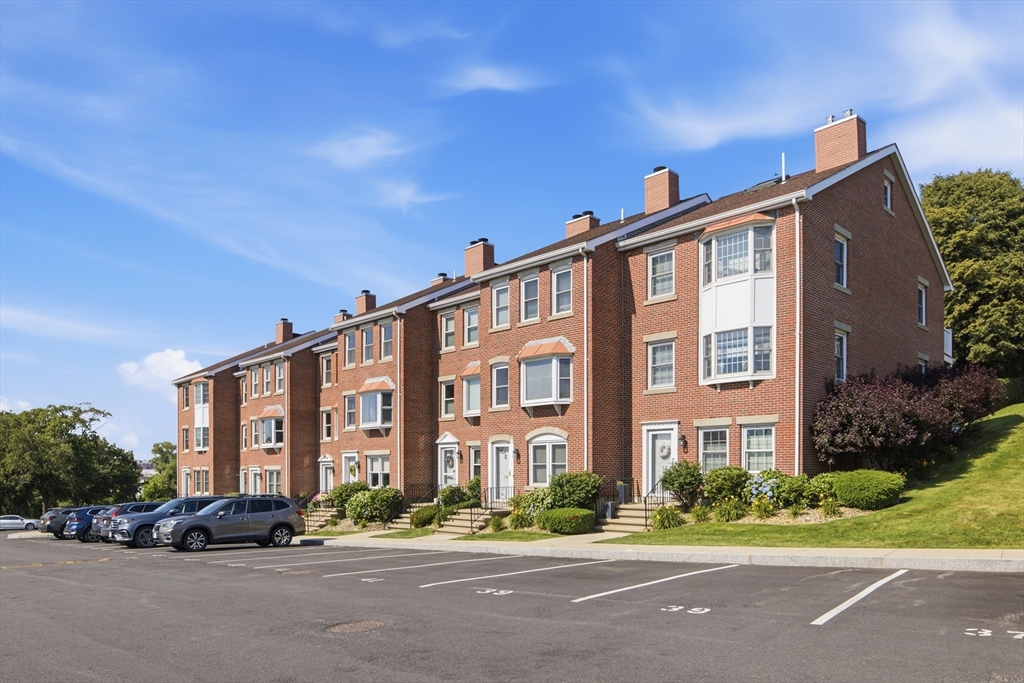 49 Breakwater Dr # 10 Unit: T-10