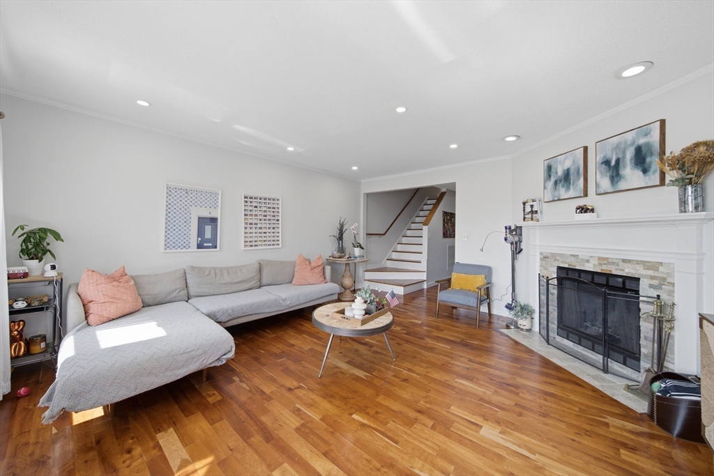 49 Breakwater Dr # 10 Unit: T-10