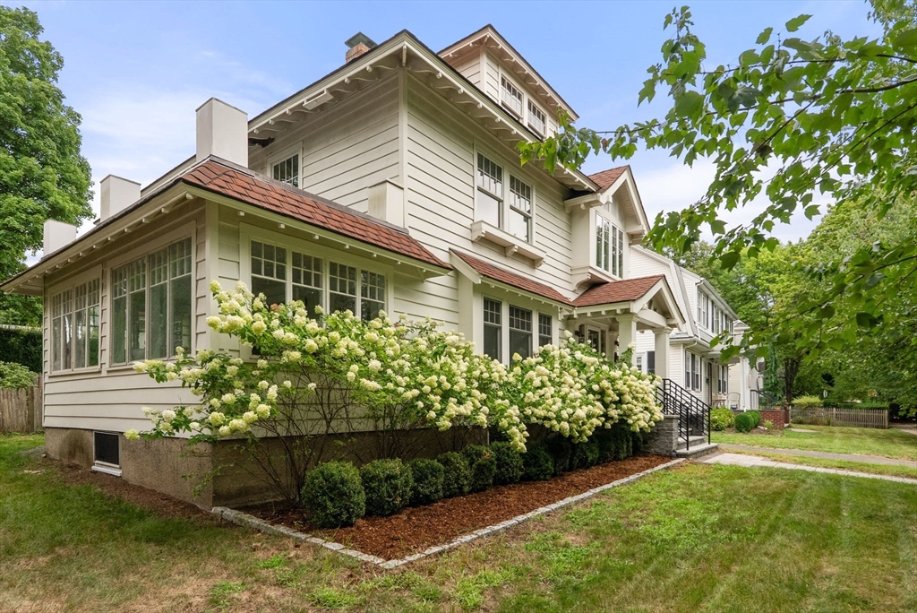 855 Commonwealth Ave