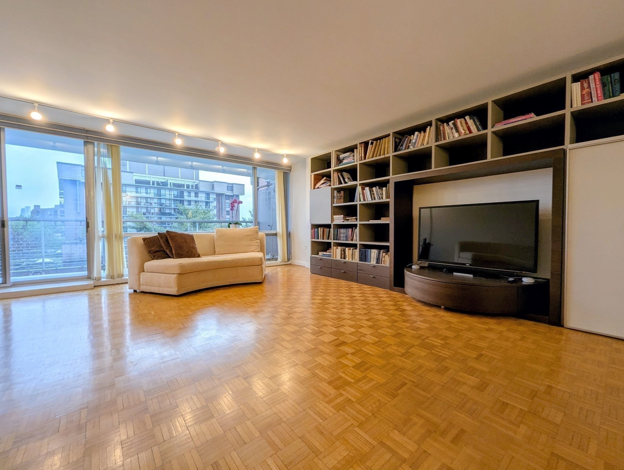 45 Longwood Ave # 705