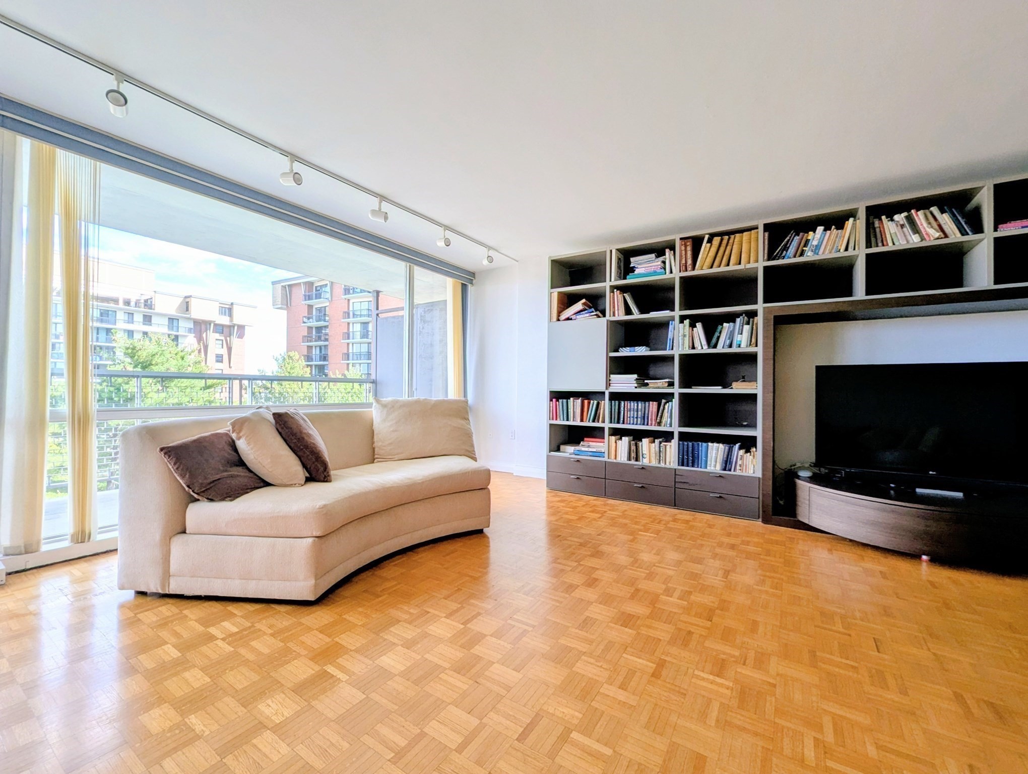 45 Longwood Ave # 705
