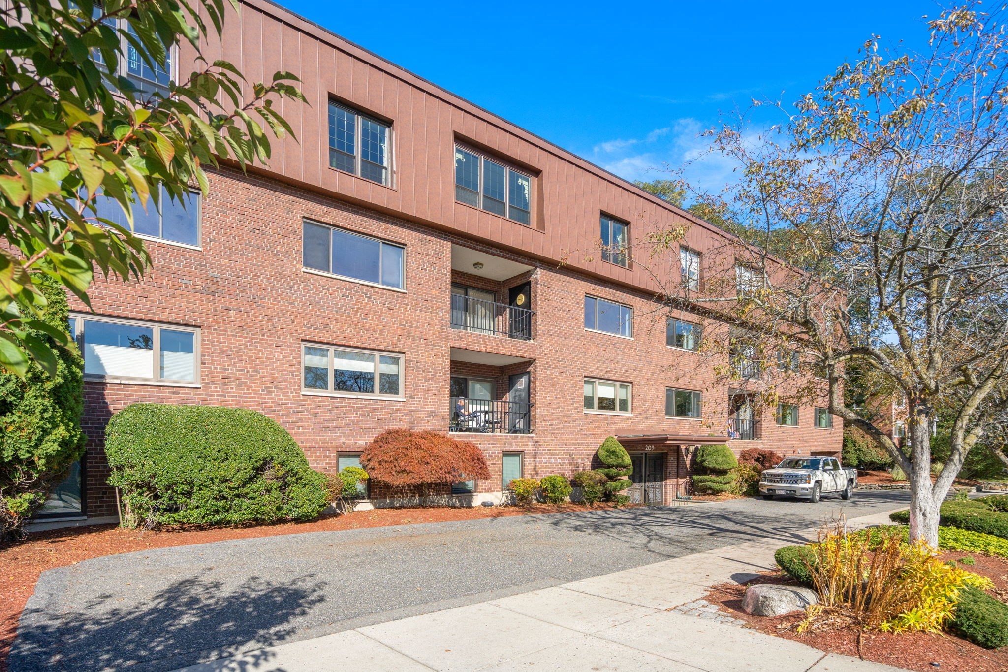 209 Commonwealth Ave # 2A