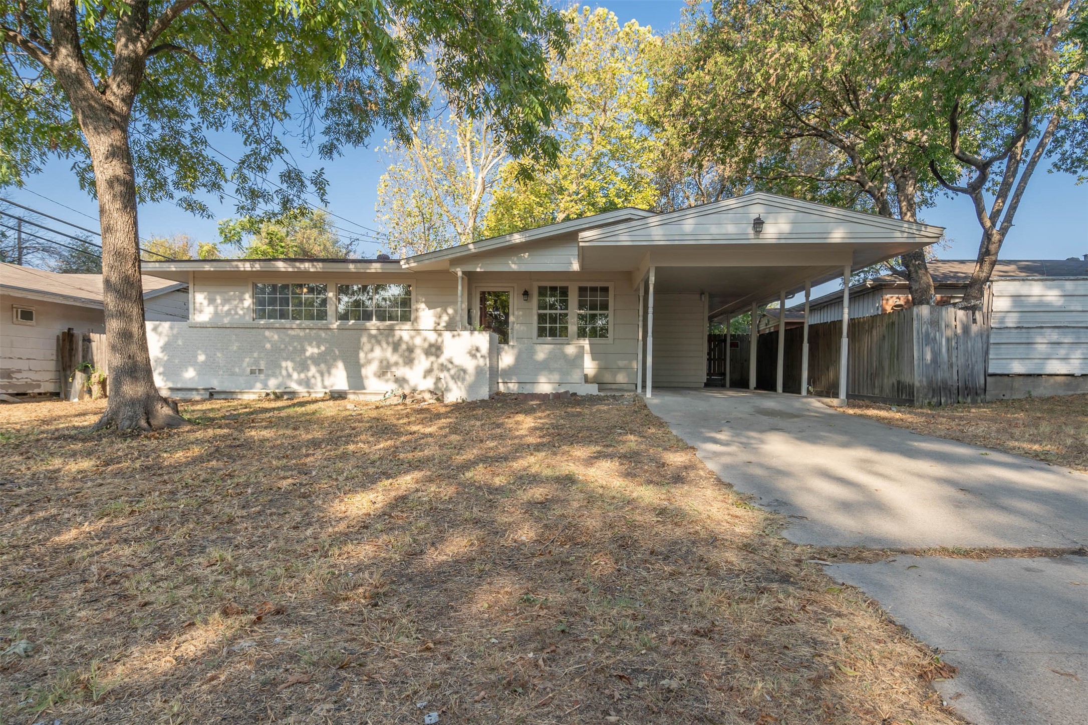4928 Lubbock Avenue