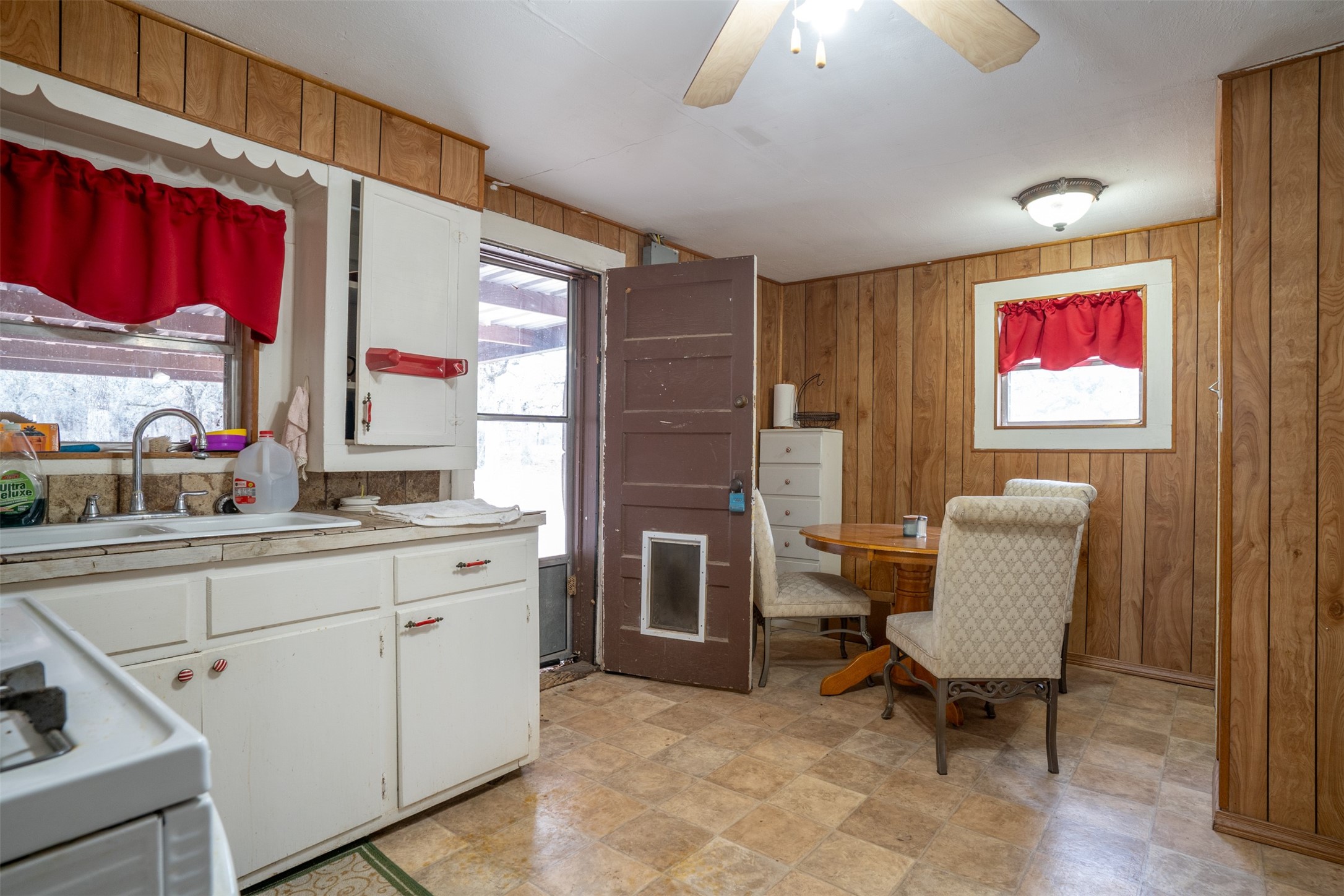 800 County Road 463