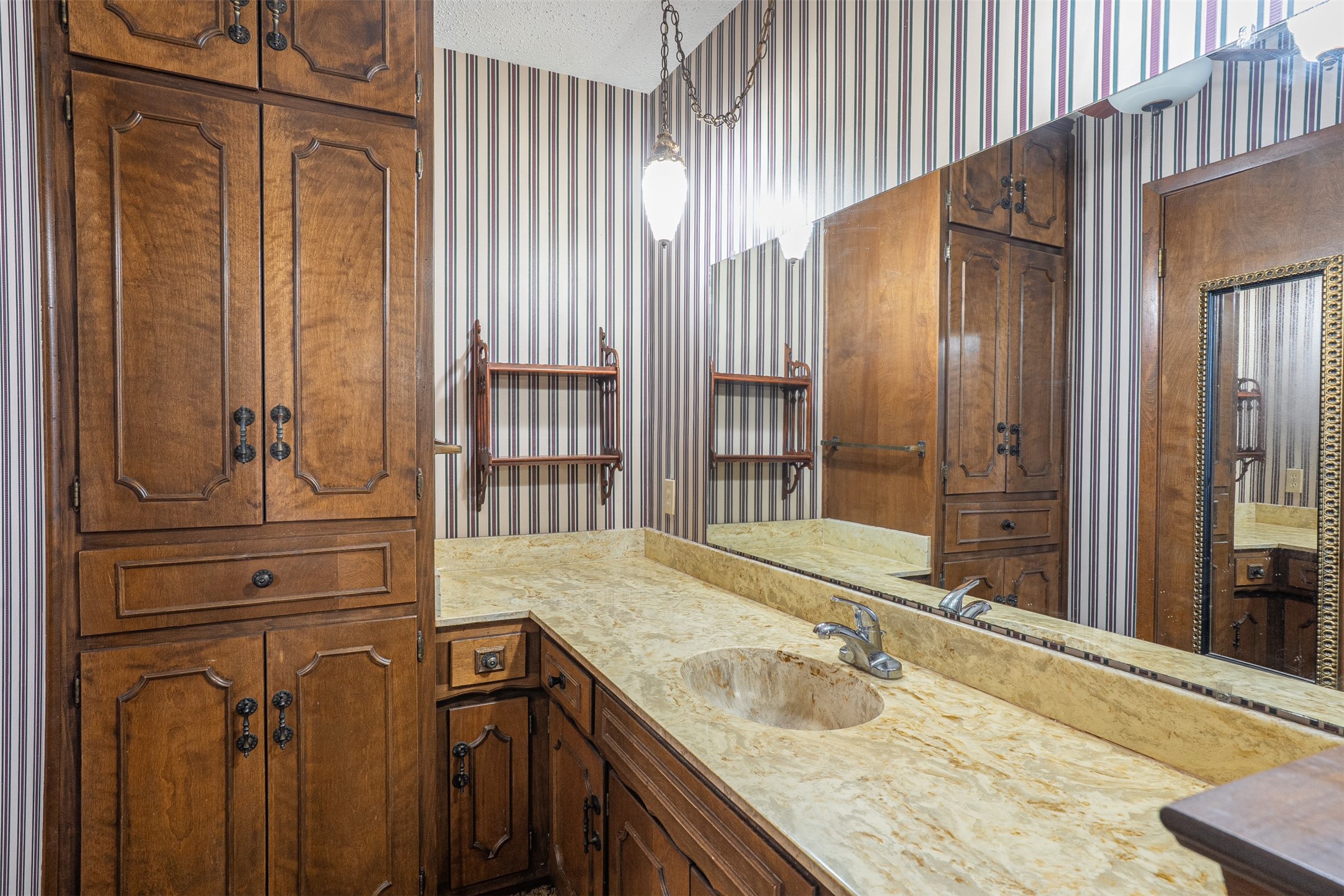 1548 County Road 1109b