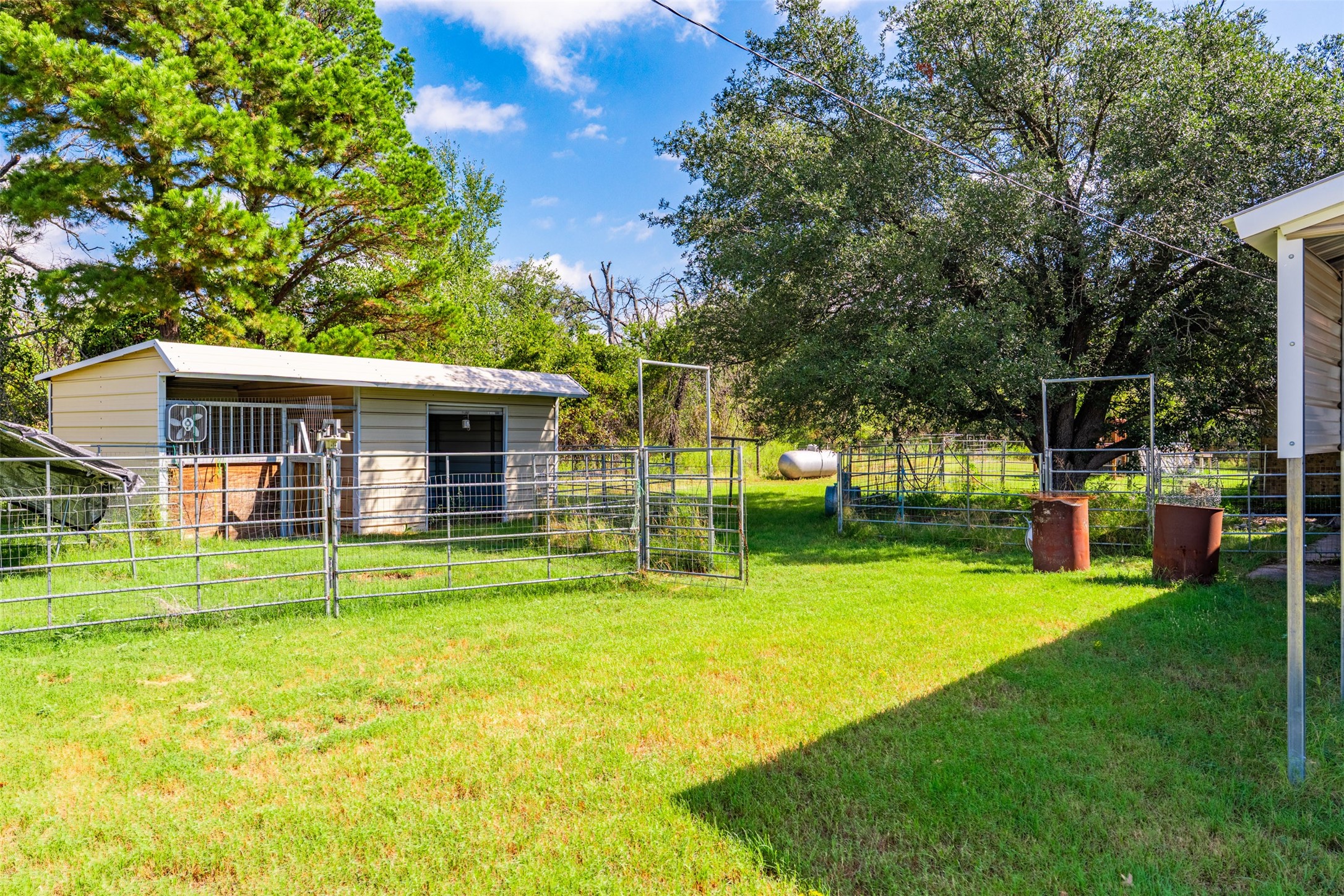 315 E Ladybird Lane