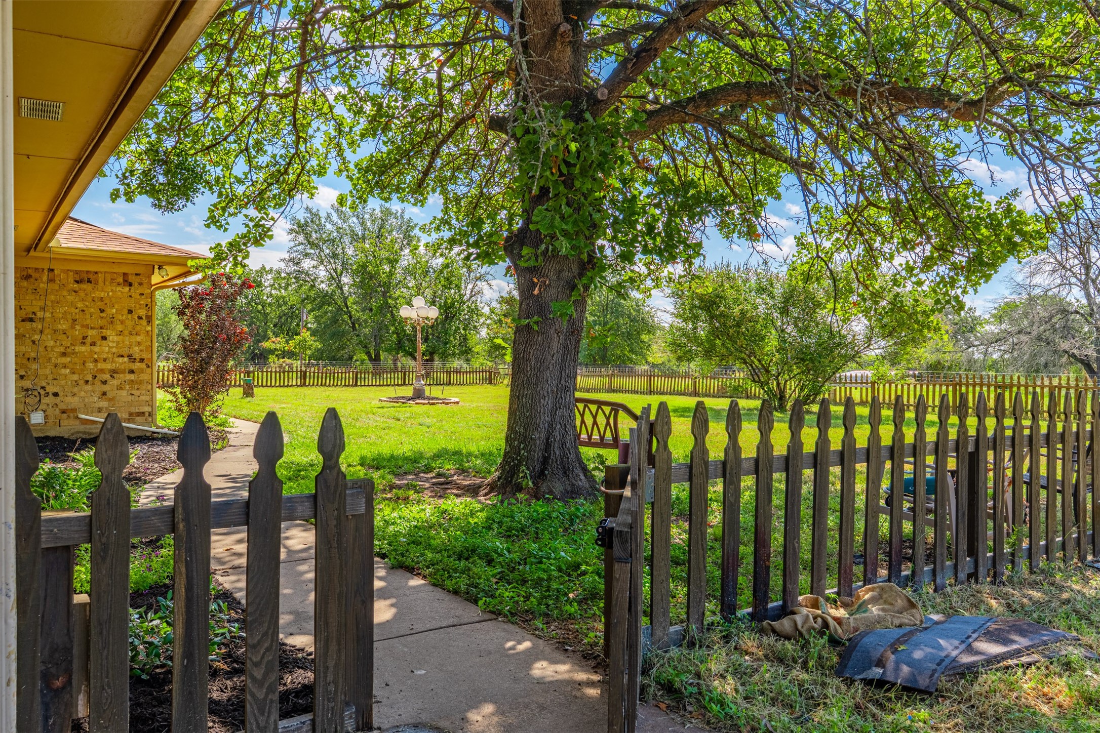 315 E Ladybird Lane