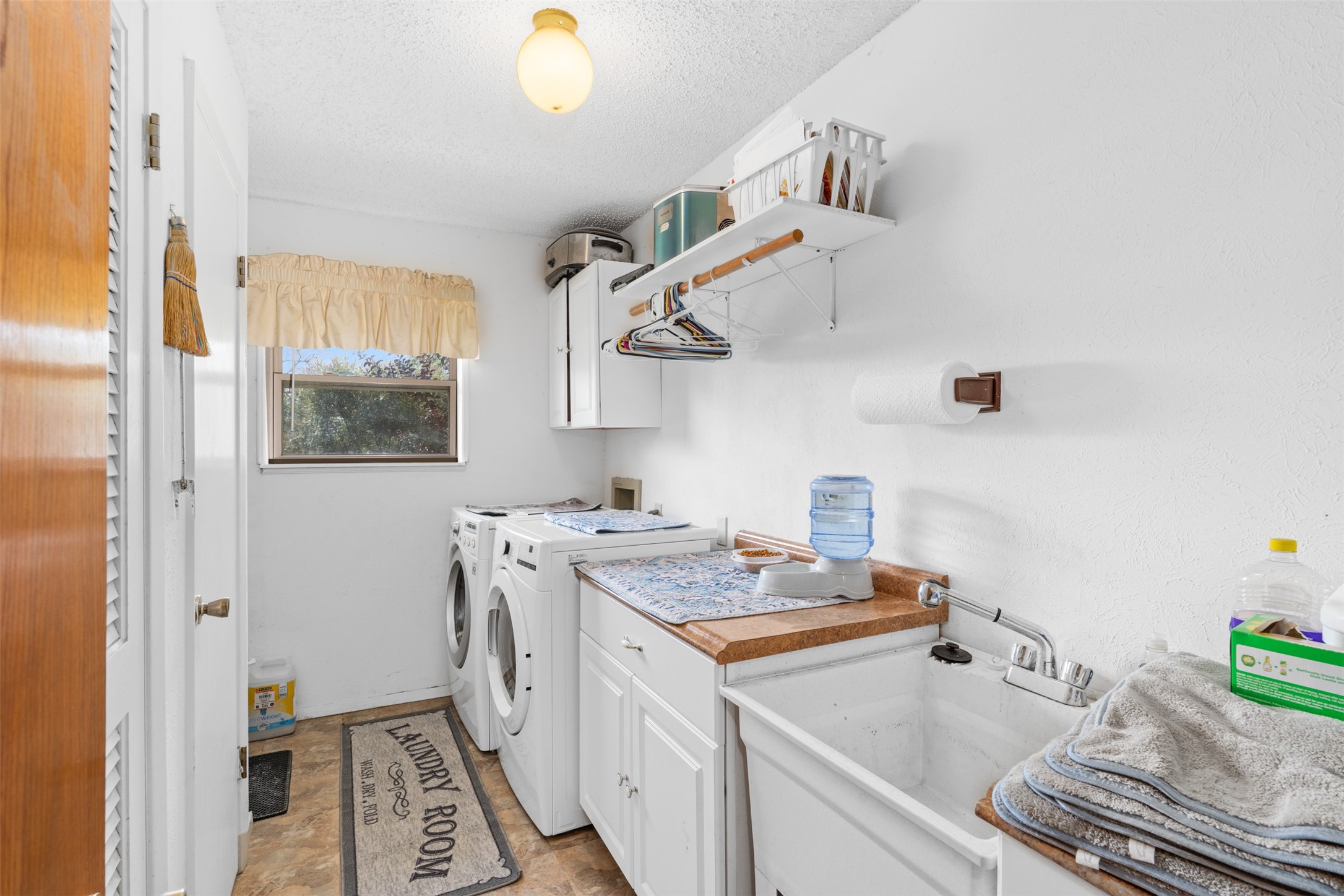 315 E Ladybird Lane