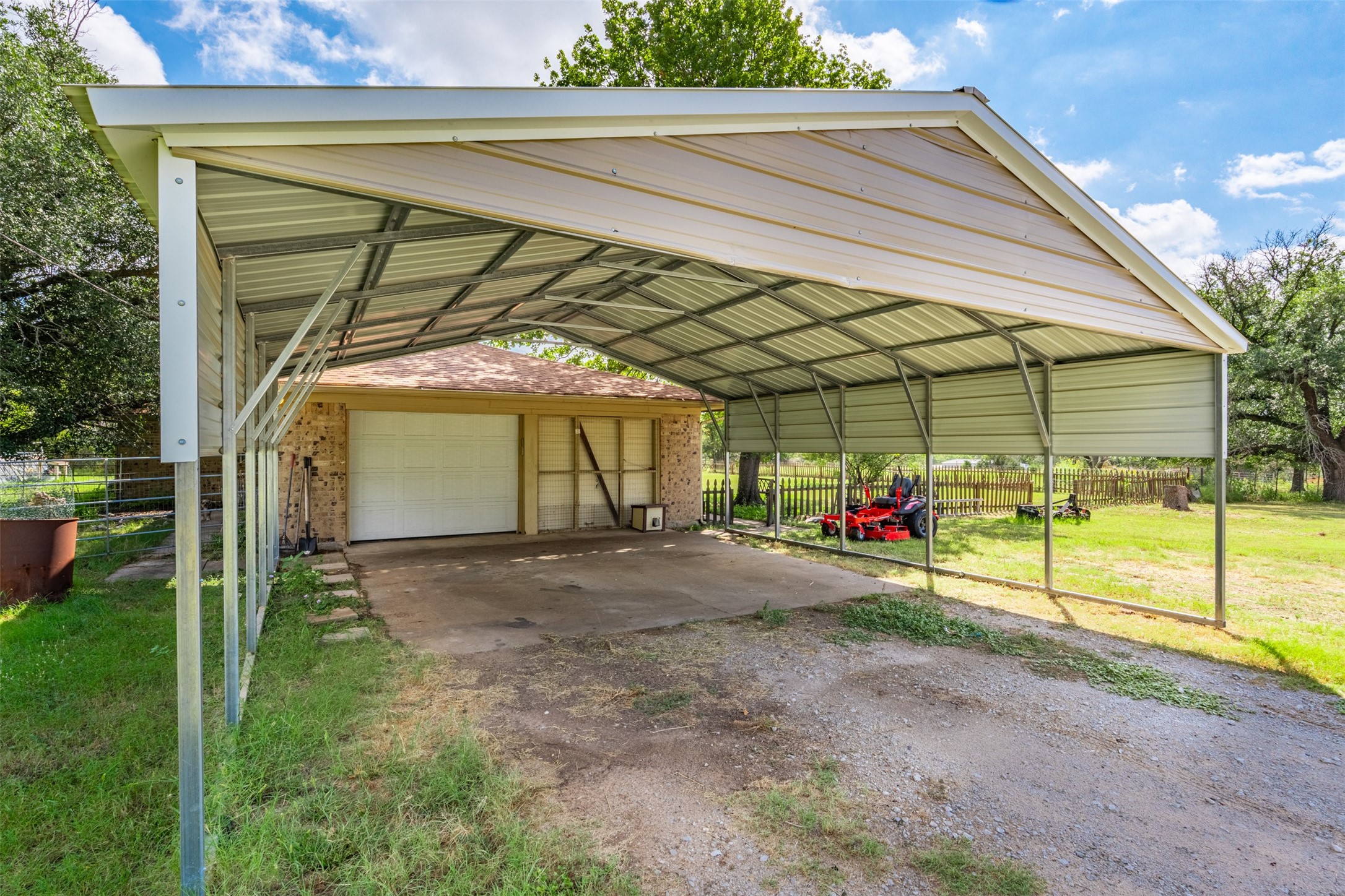 315 E Ladybird Lane