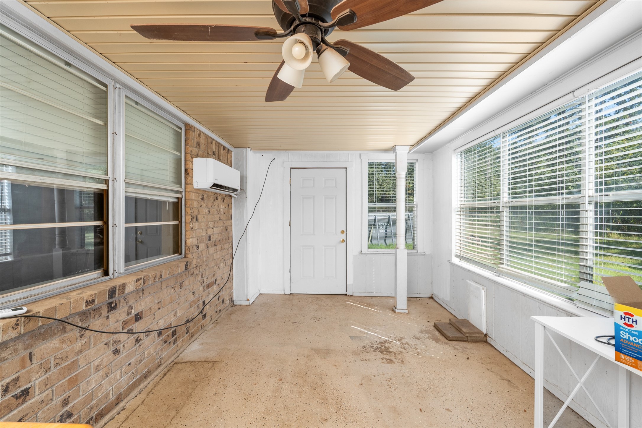 315 E Ladybird Lane