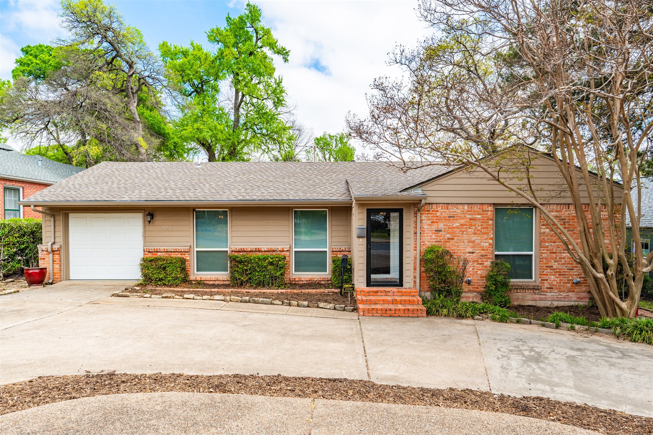 936 N Buckner Boulevard