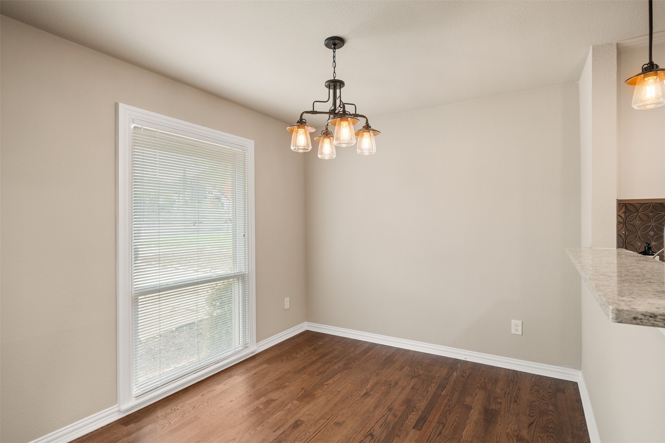 936 N Buckner Boulevard