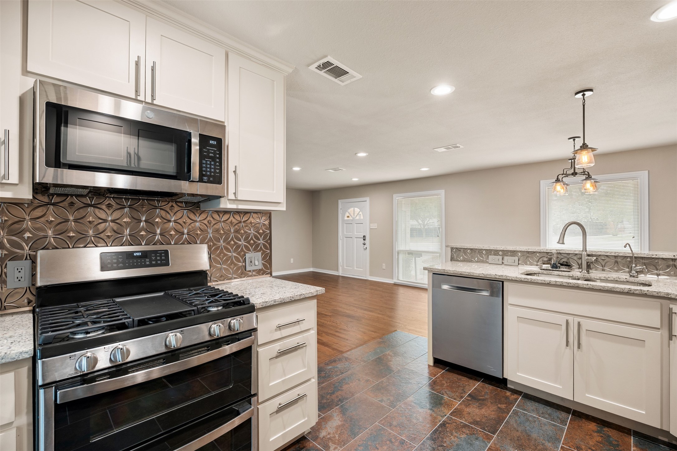 936 N Buckner Boulevard