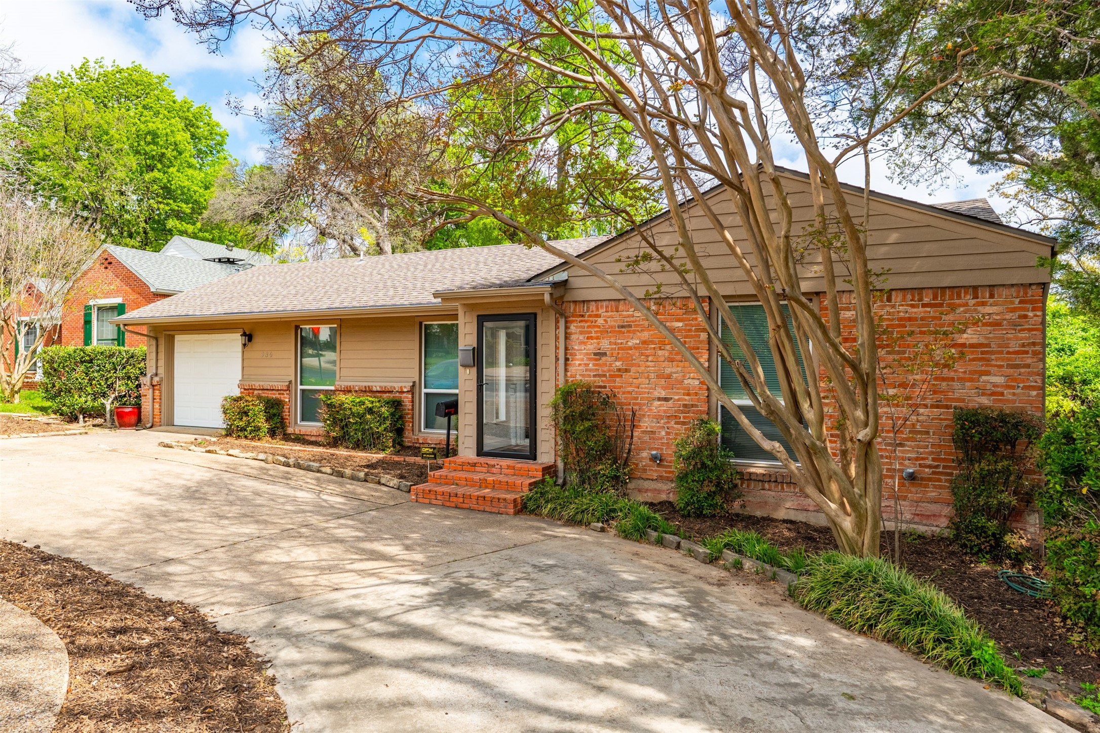 936 N Buckner Boulevard